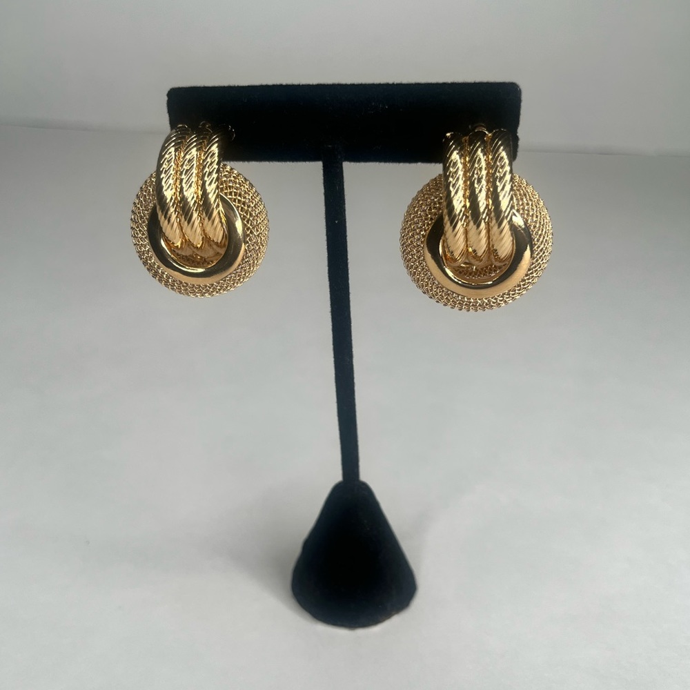 Elegant Gold Earrings ✨